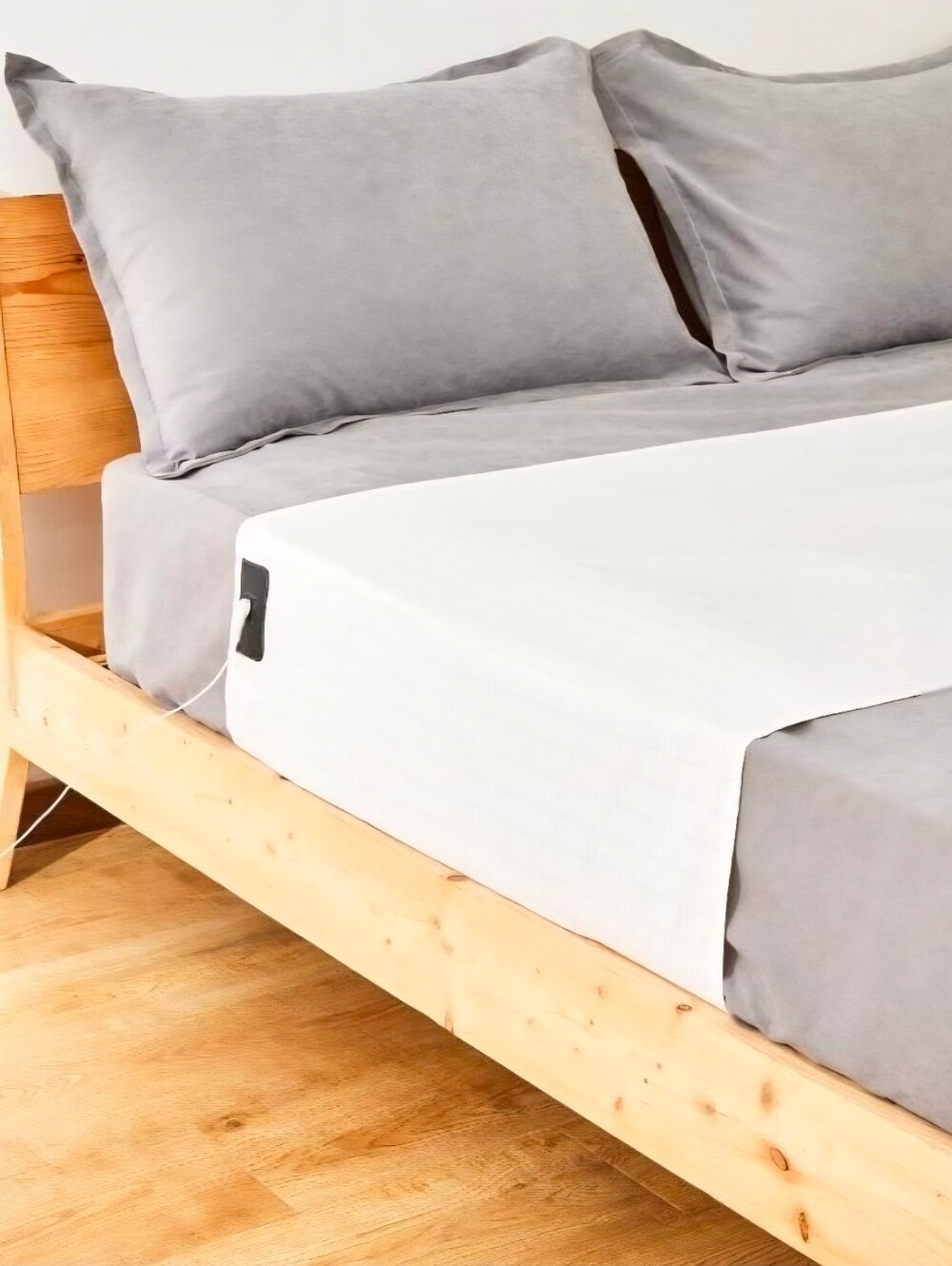 Grounding Well Bed Sheet, King Size, EUC
